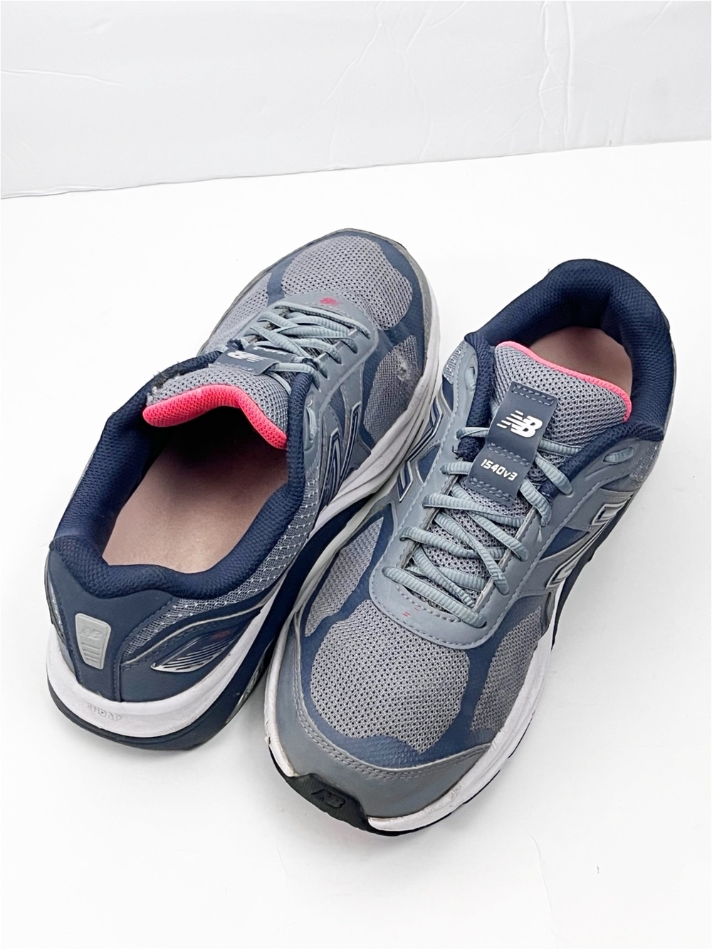 NEW BALANCE 1540v3 Gray Lace Up Sneakers Women’s 10.5 Running Walking Outdoors
